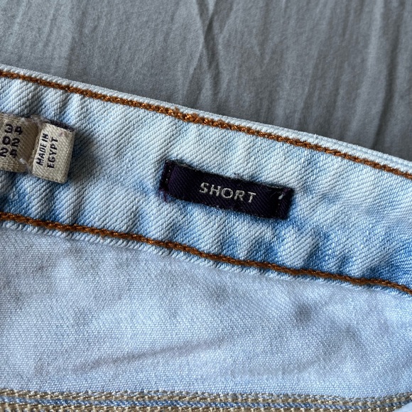 Zara Trafaluc Short Shorts, light denim wash distressed - Picture 3 of 4